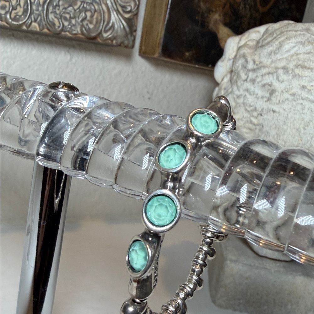 UNOde50 Beaded stretch bracelet with blue crystals Size S - Picture 6 of 7